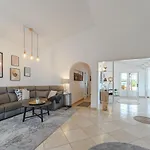 Апартаменти Sea View Penthouse Eden -