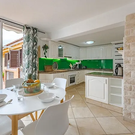 Sea View Penthouse Eden - דירה