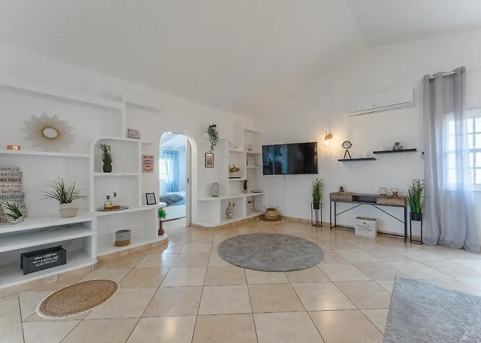 Sea View Penthouse Eden - *